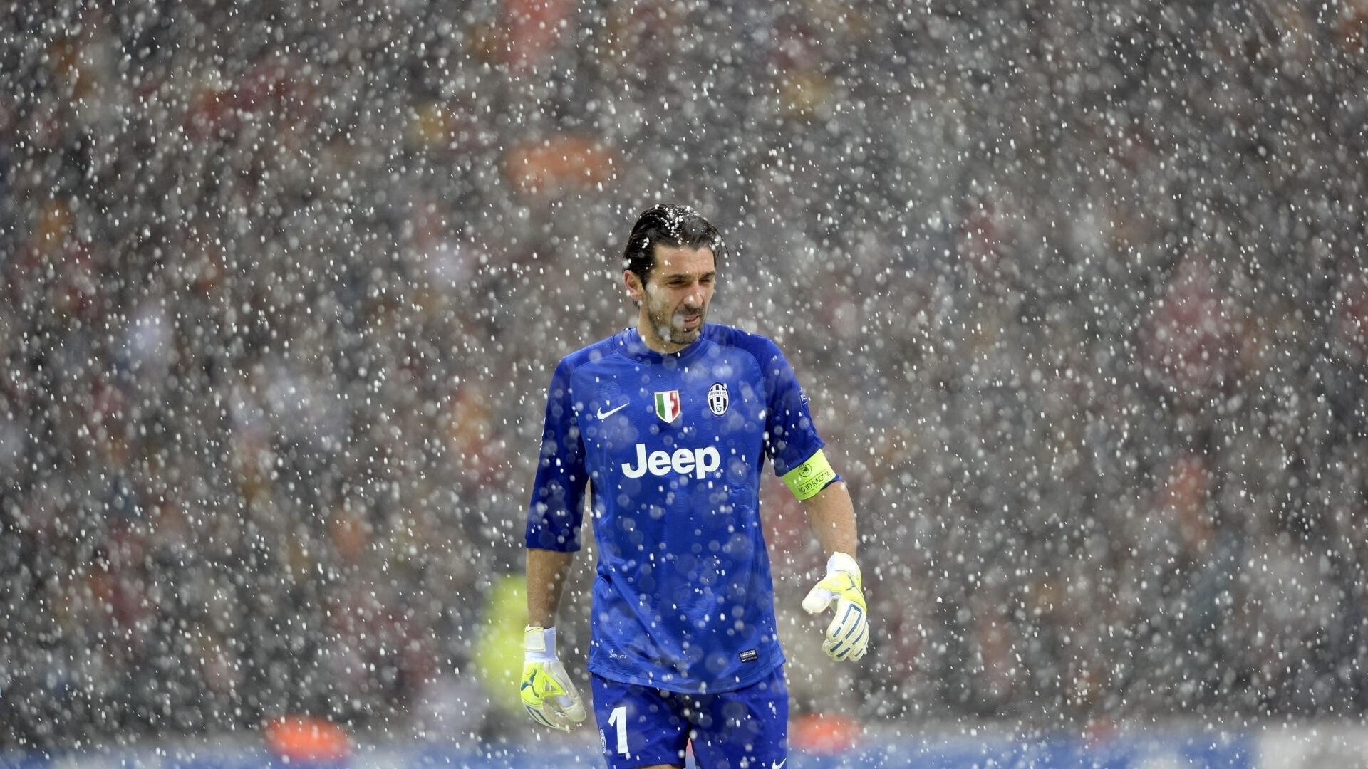 九游官网pc-巴雷特：全黑队进攻的智囊，帮助球队打开对方防线，巴雷特实拍